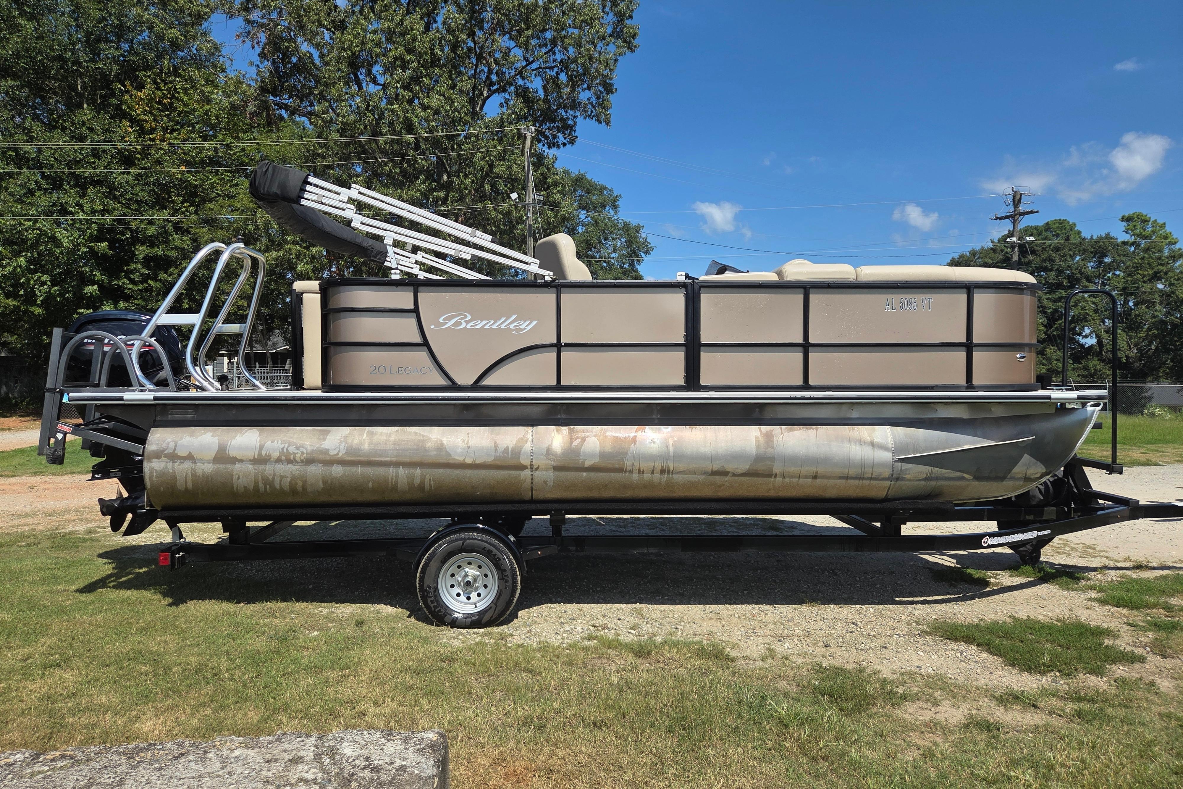 2023 Bentley Pontoons Legacy Cruise