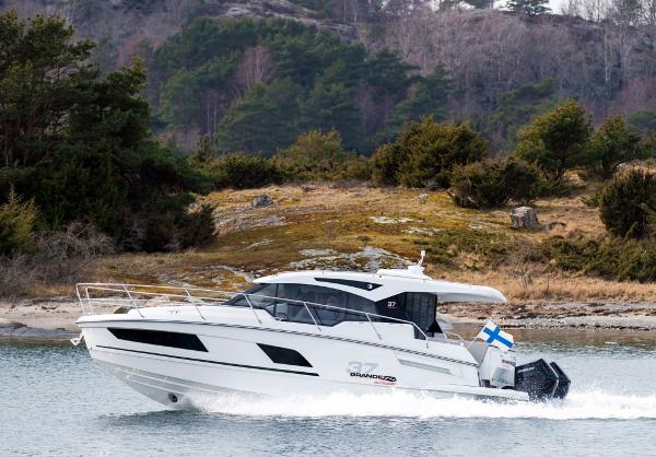 2025 Grandezza 37 Outboard