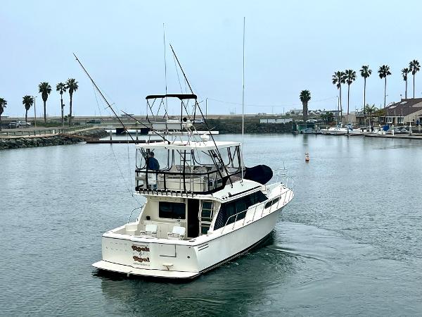Mikelson 43 Sportfisher 2002 Mikelson 43 Sportfisher yacht in a marina with palm trees in the background.