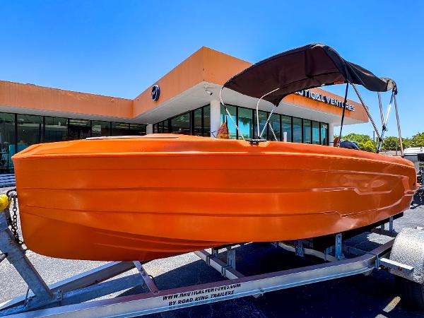 2024 Vision Marine Technologies Phantom