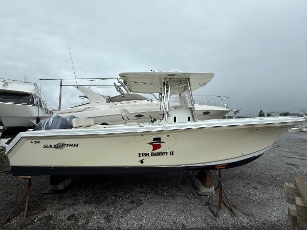 2004 Sailfish 266 CC