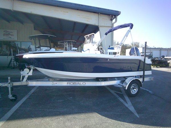 2025 Robalo 160