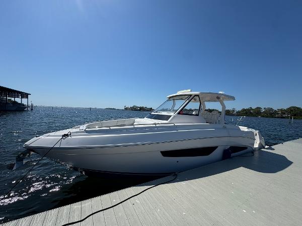 Regal 33 SAV