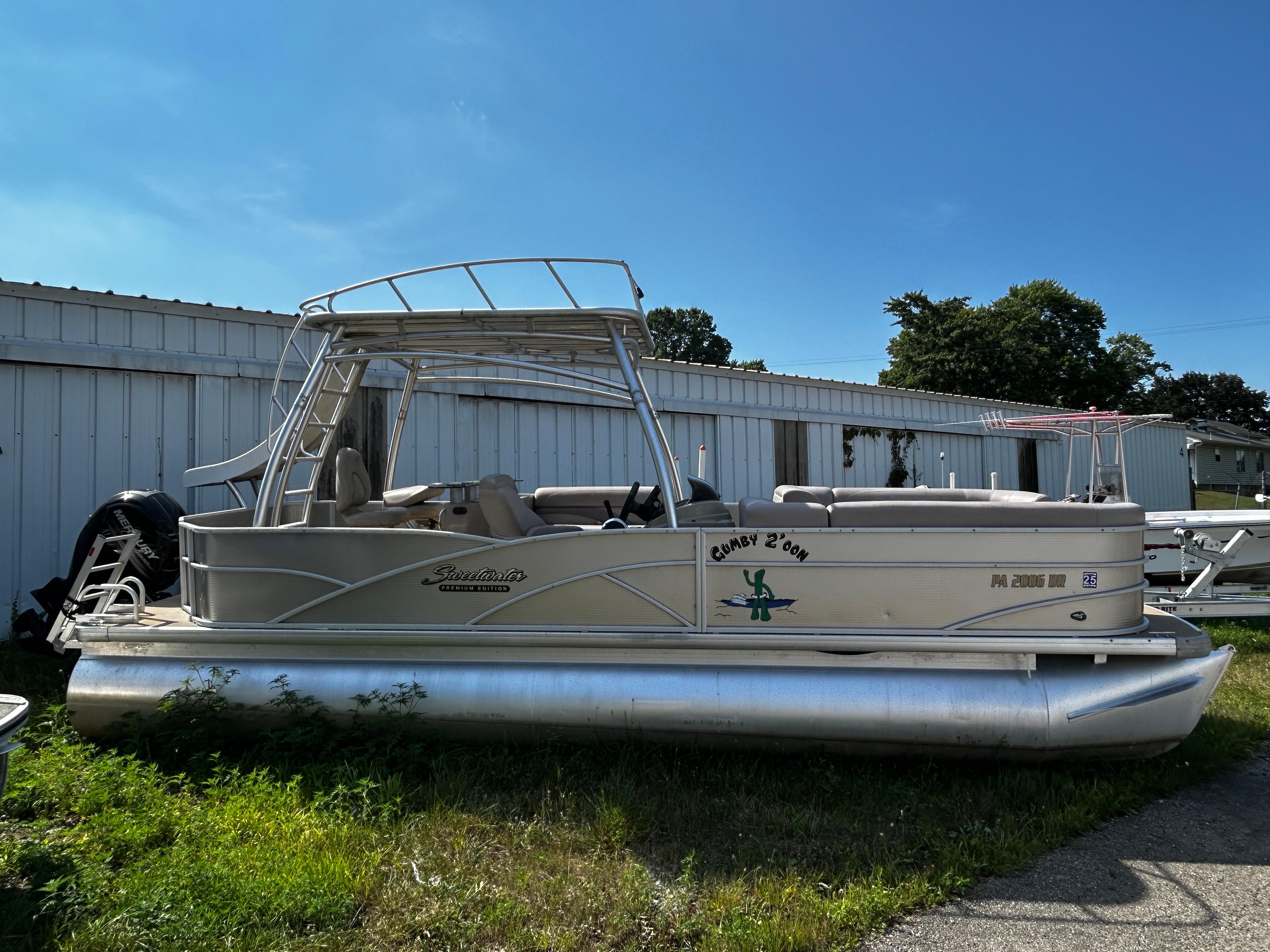 2015 Sweetwater Premium Edition 240
