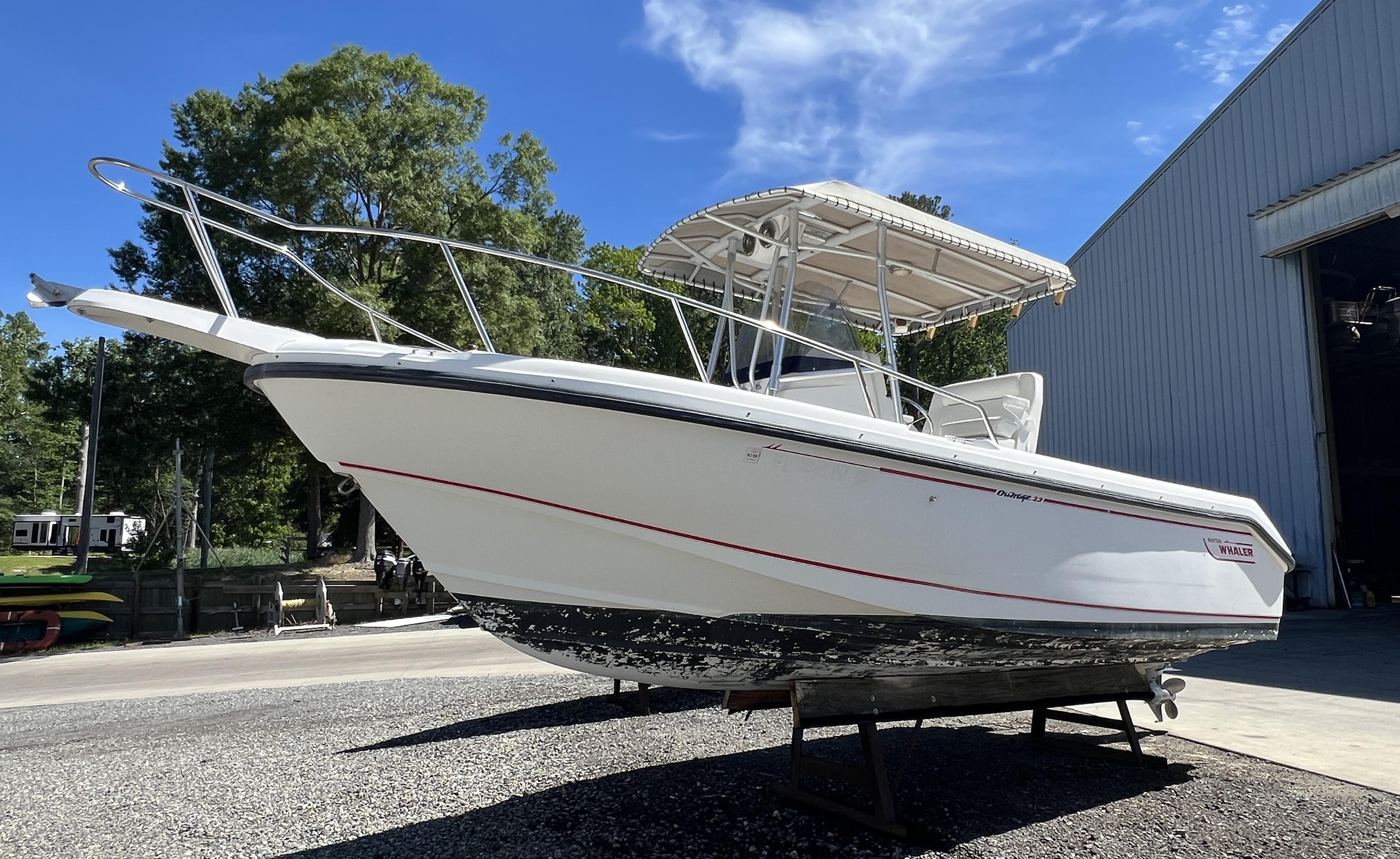 1999 Boston Whaler Outrage 23