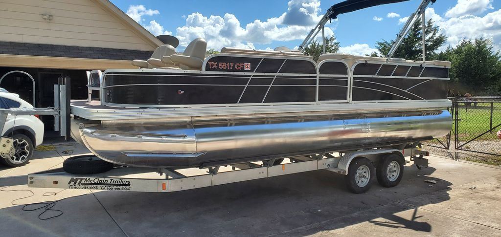 2014 Silver Wave 220 Island
