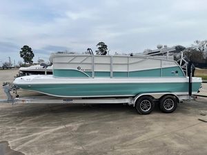 Hurricane FunDeck 2260 REF