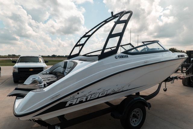 2023 Yamaha Boats AR190
