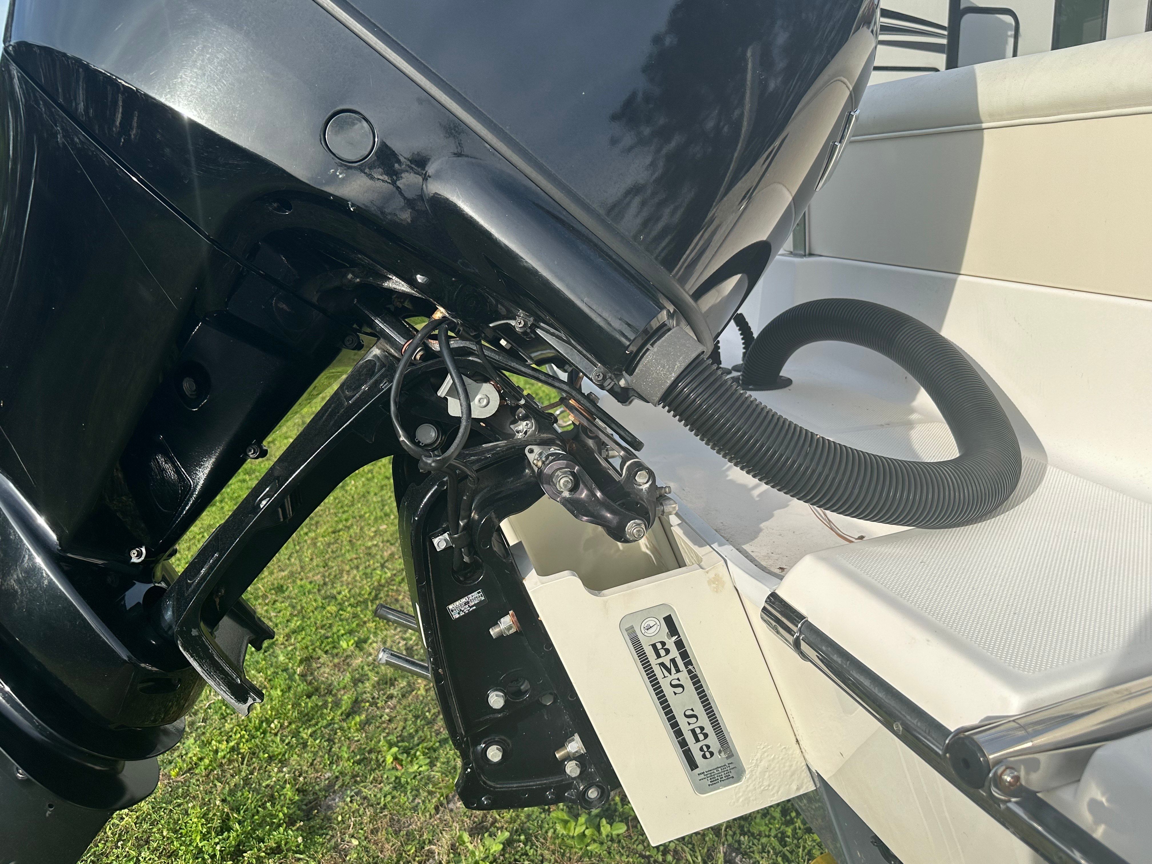 2020 Sea Born LX22 Center Console