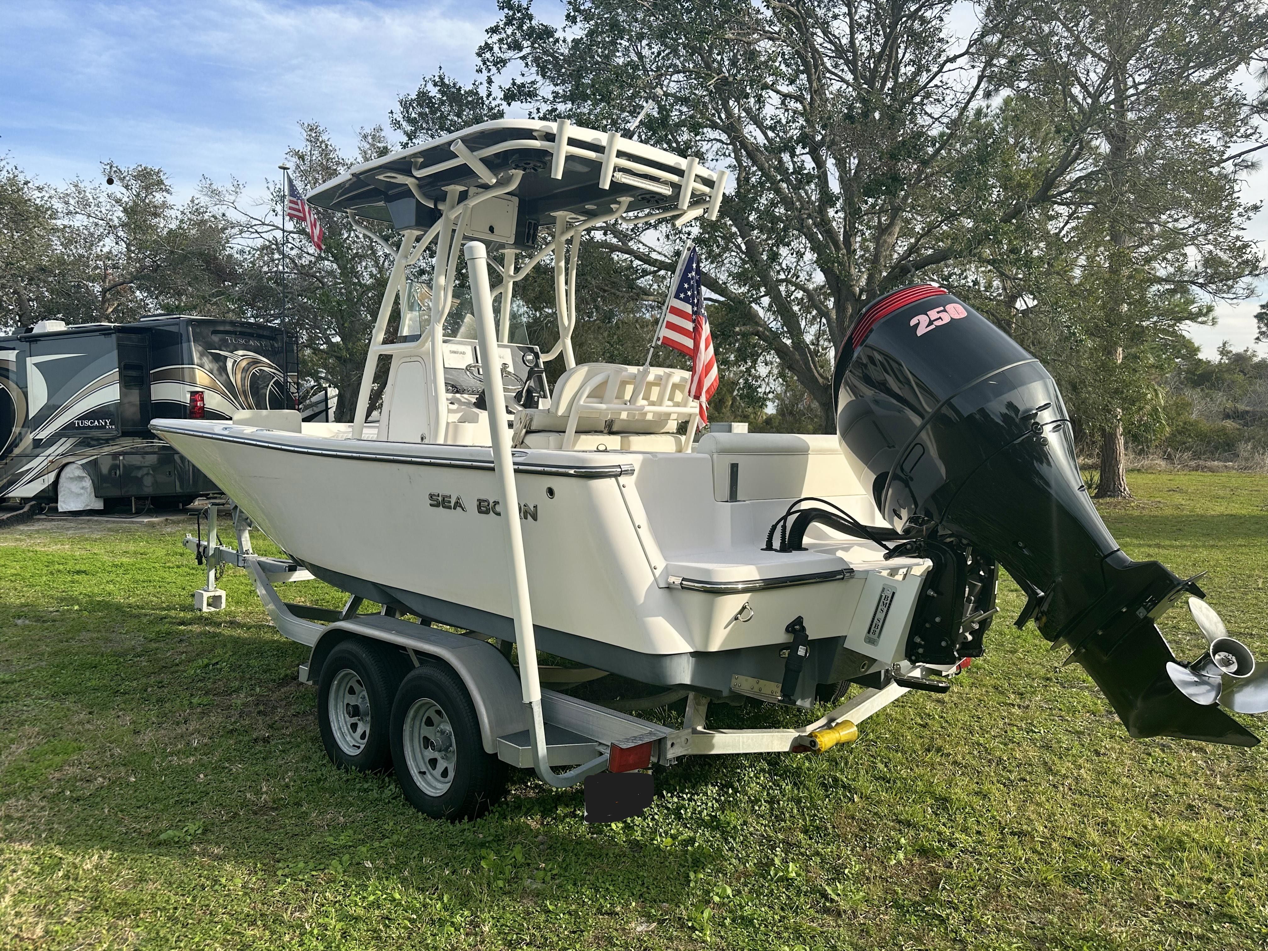 2020 Sea Born LX22 Center Console