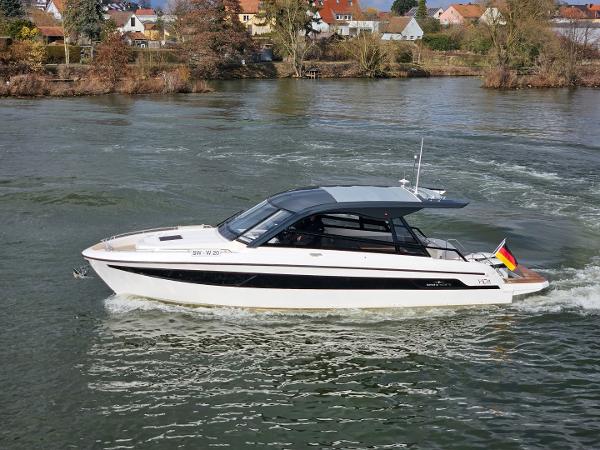 2025 Bavaria Vida 33