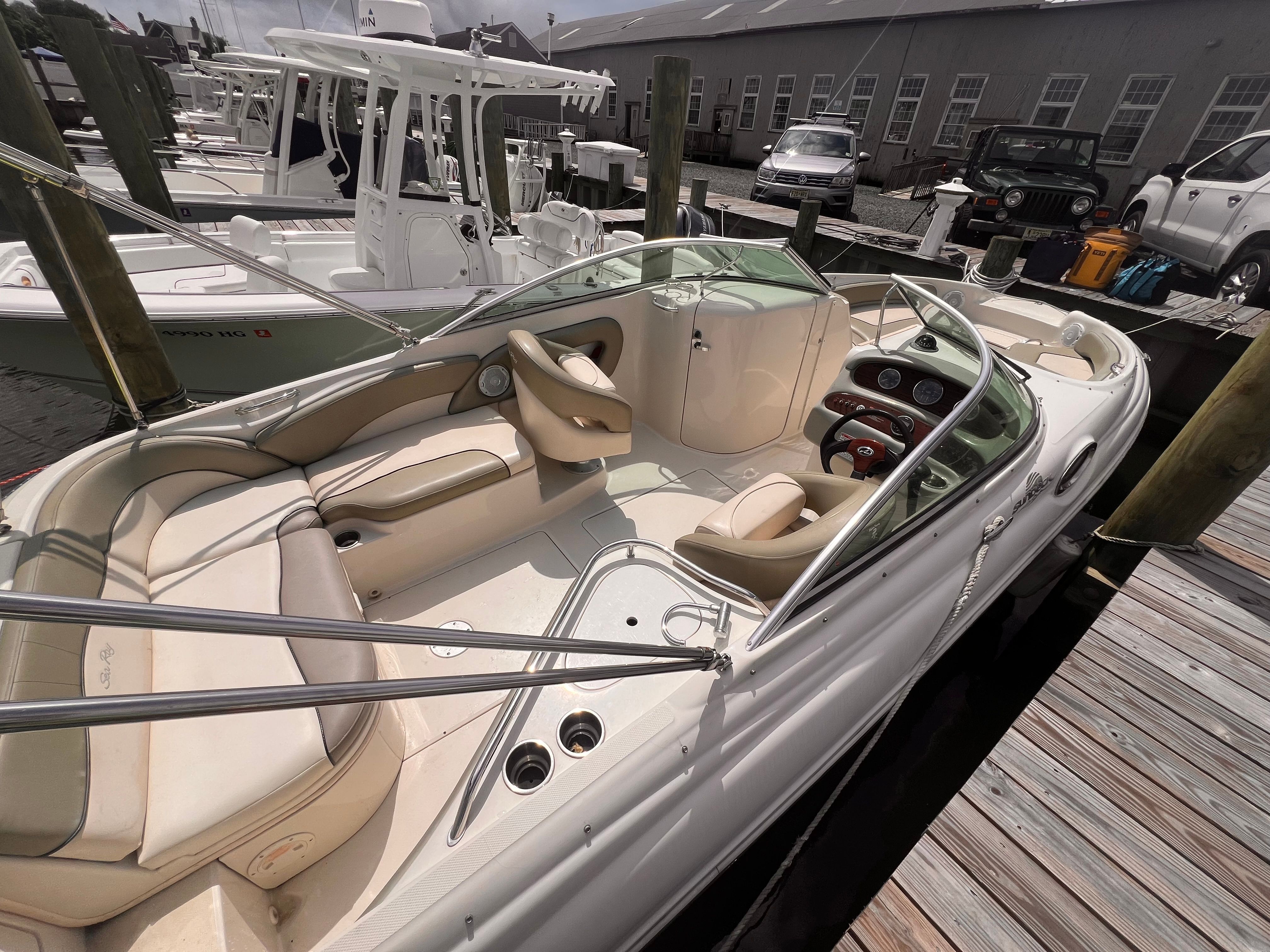 2004 Sea Ray 240 Sundeck