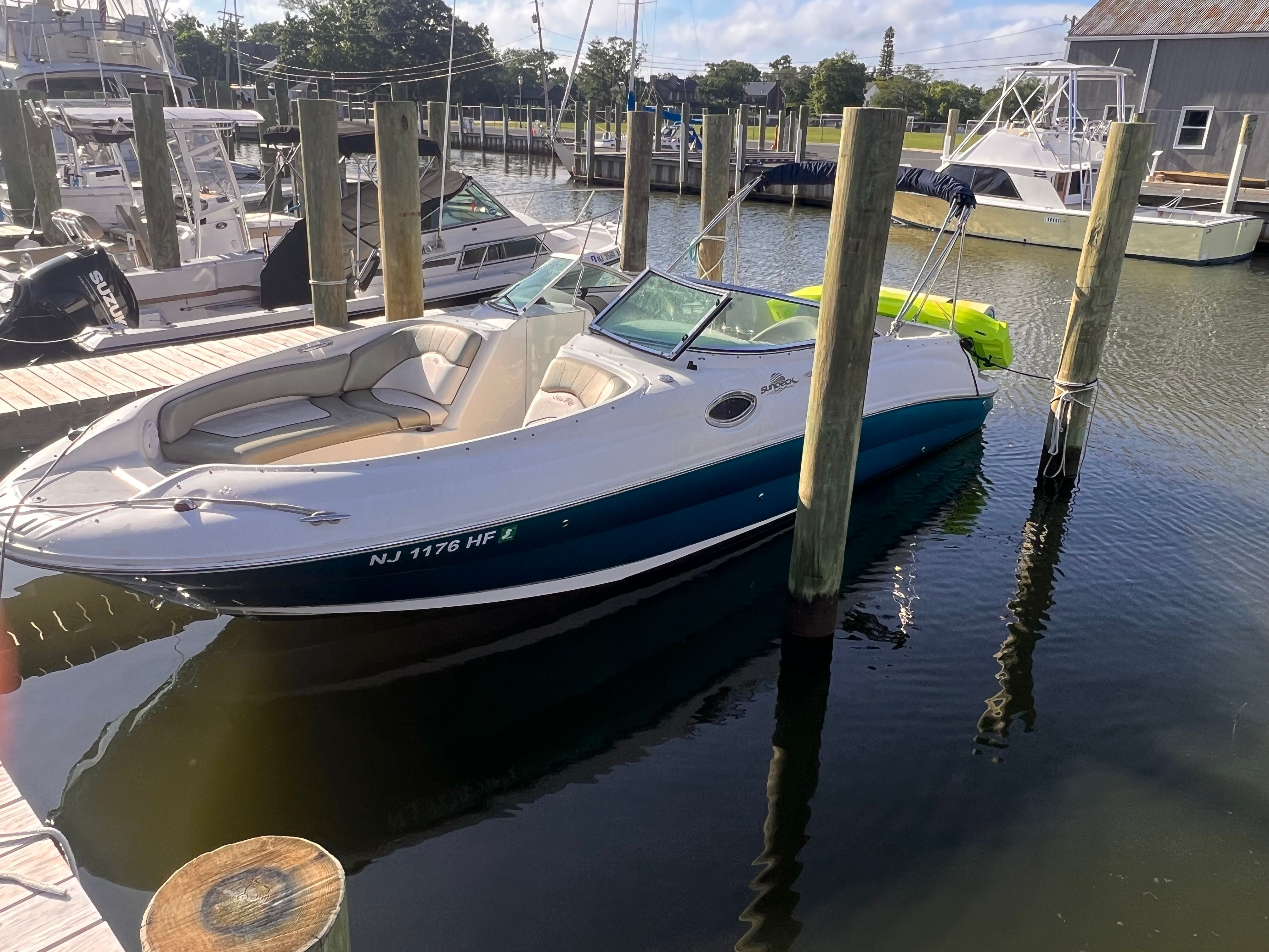 2004 Sea Ray 240 Sundeck