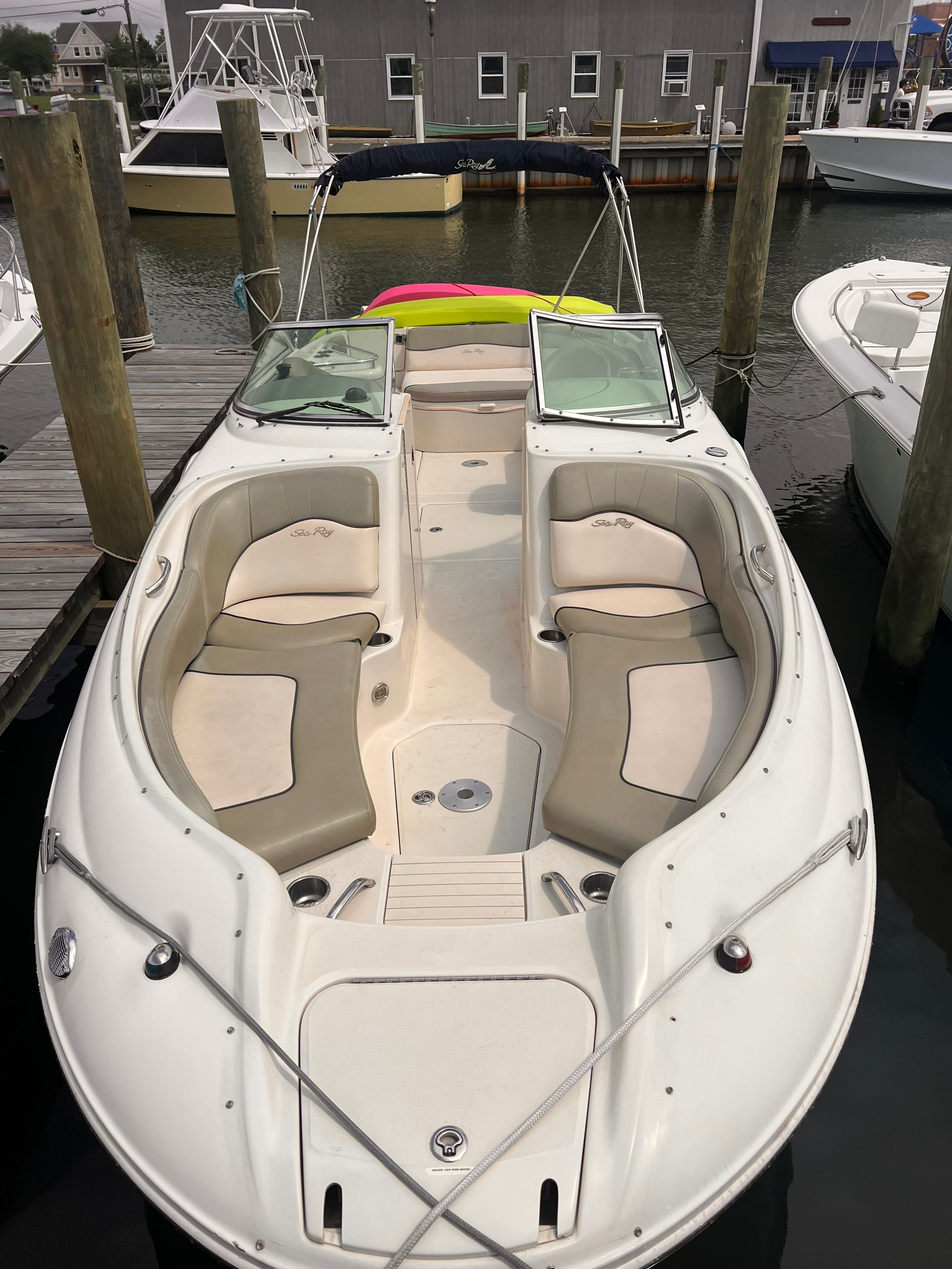 2004 Sea Ray 240 Sundeck