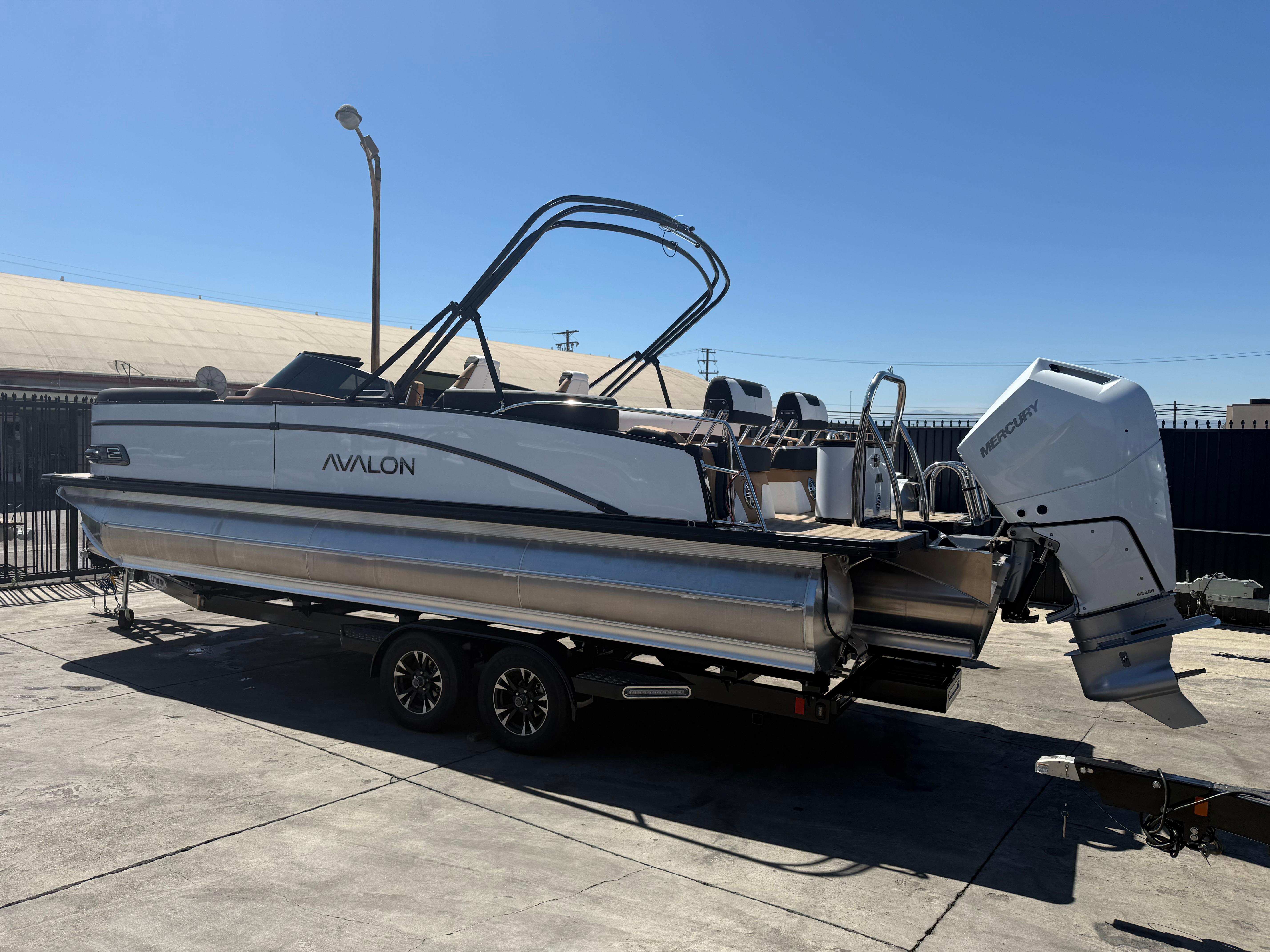 Avalon Catalina 2585 QLS Windshield 2025 Avalon Catalina 2585 QLS Windshield boat on trailer, outdoor setting.