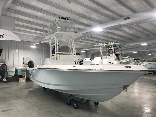 Robalo 246 Cayman SD 2024 Robalo 246 Cayman Sky Deck boat in showroom.