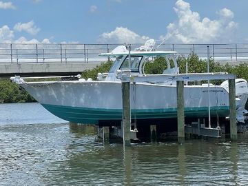 2025 Sportsman Open 302 Center Console