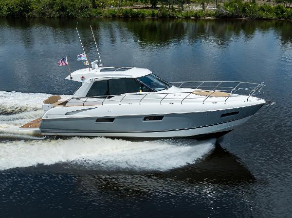 2015 Cruisers Yachts 48 Cantius