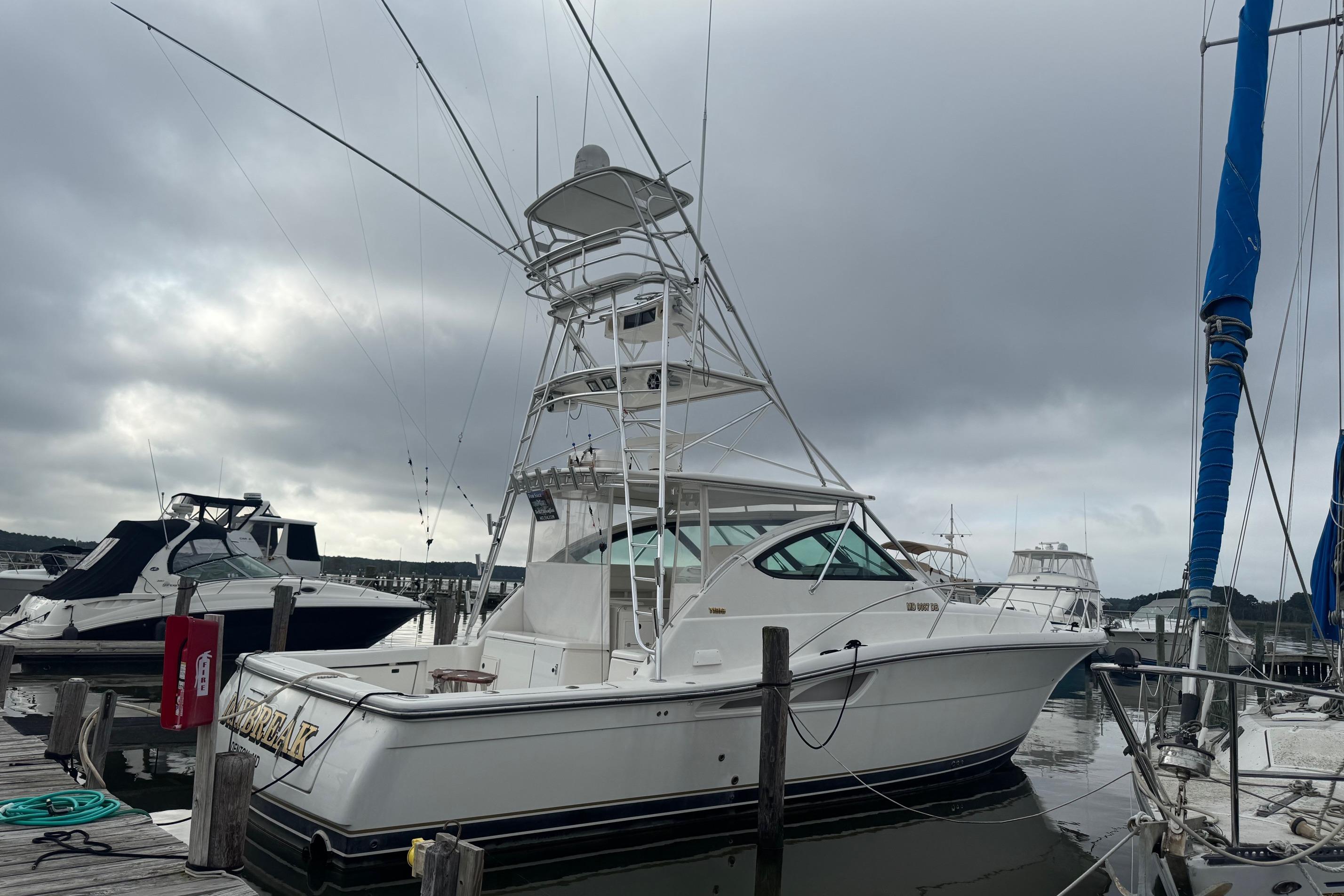 Tiara Yachts 4200 Open 2004 Tiara Yachts 4200 Open docked under cloudy skies.