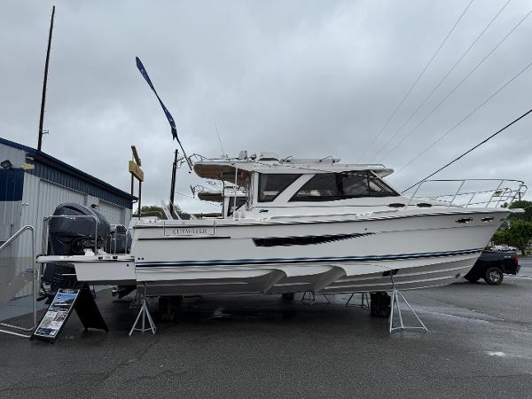 2025 Cutwater C-32 C