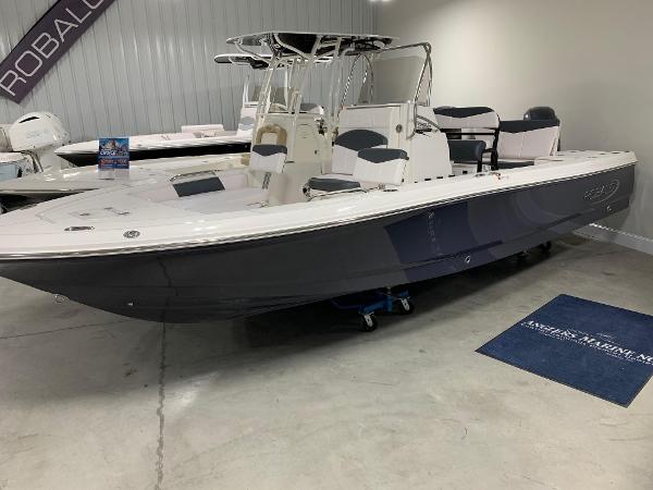 Robalo 226 Cayman 2024 Robalo 226 Cayman boat displayed in a showroom.
