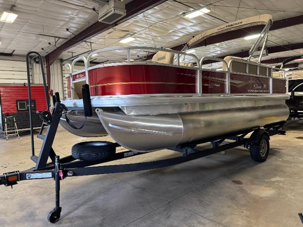 2025 Sun Tracker Bass Buggy 18 DLX