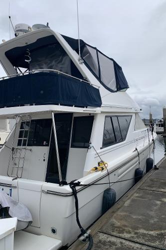 2000 Bayliner 3988