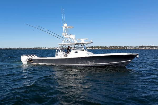 2020 Regulator 41' Center Console