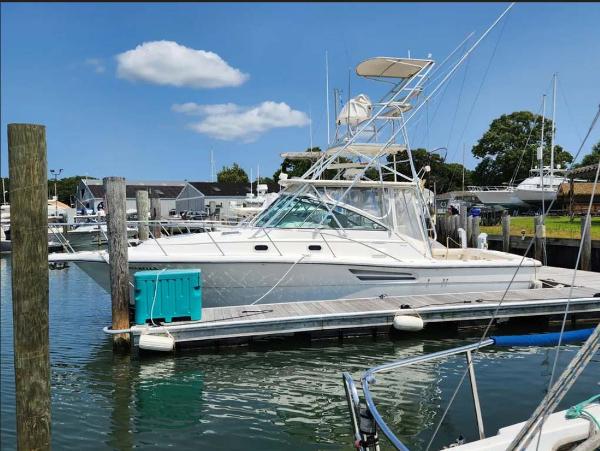 2000 Pursuit 3400 Express