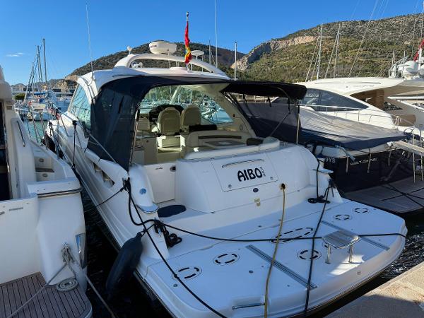 Sea Ray 515 Sundancer 2007 Sea Ray 515 Sundancer yacht docked in a marina, rear view.
