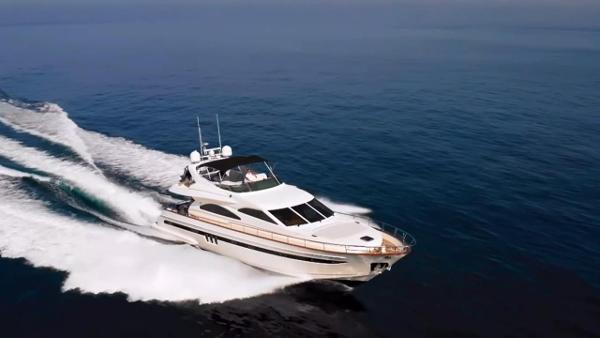 Astondoa A 72 GLX 2005 Astondoa A 72 GLX yacht cruising on open sea.