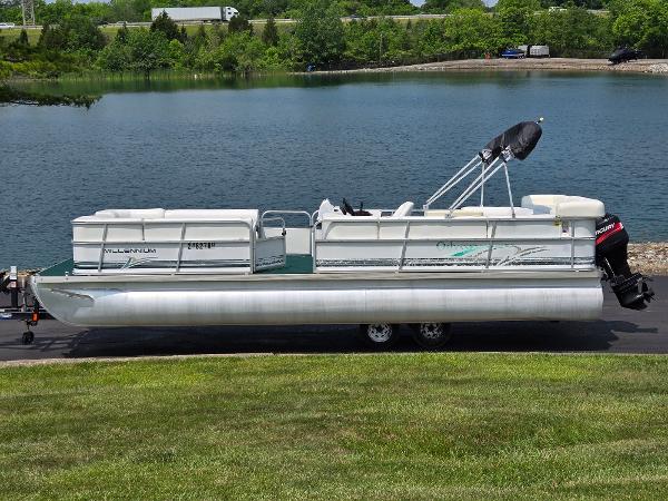 2000 Odyssey Pontoons 2505 Millennium