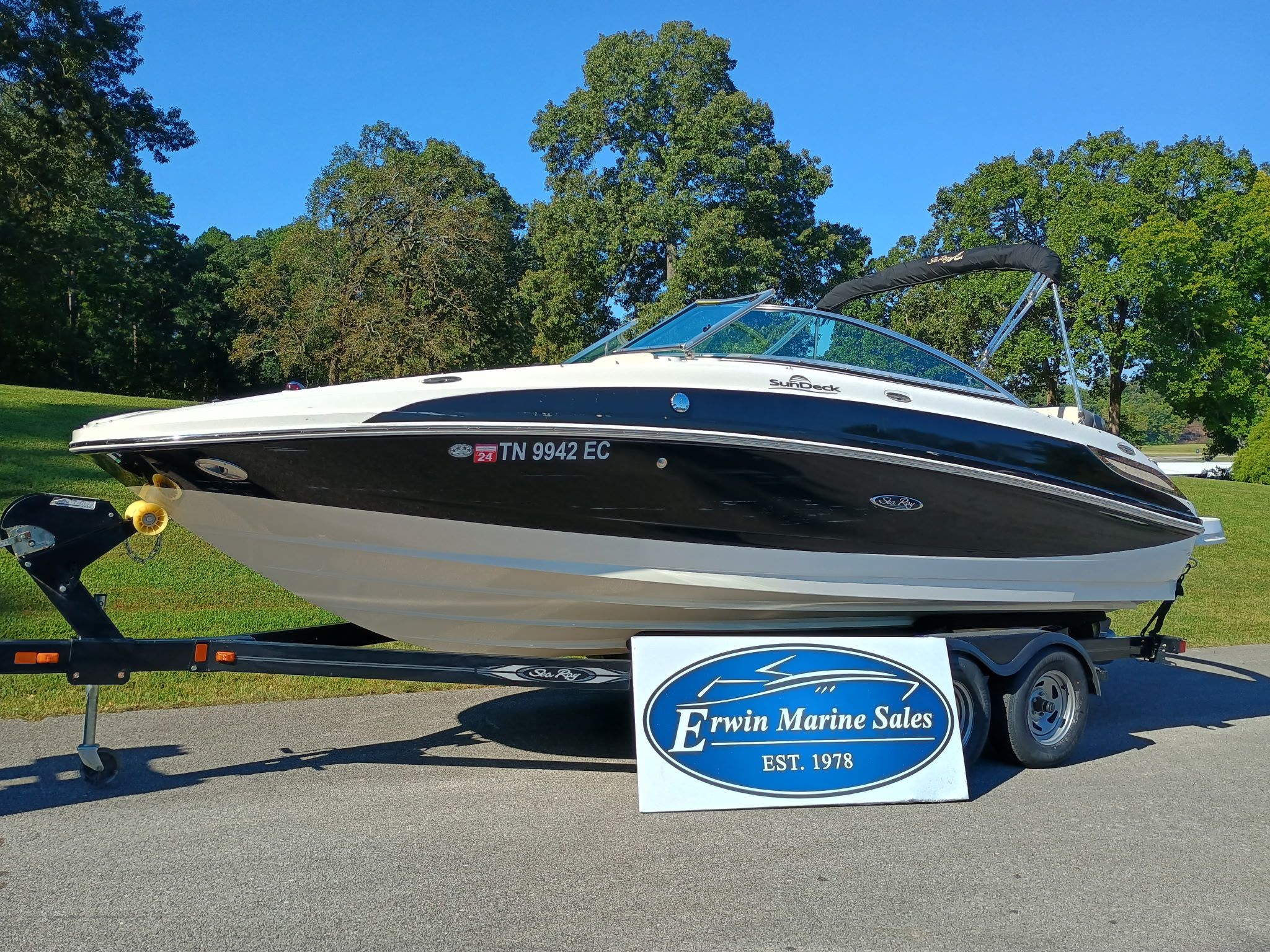 Sea Ray 220 Sundeck