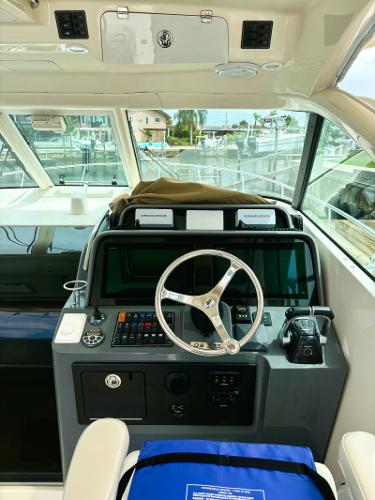 2009 Pursuit 375OS