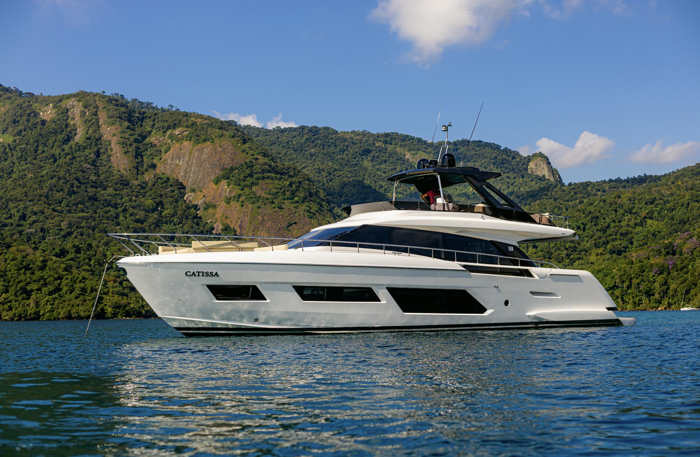 Ferretti Yachts 670