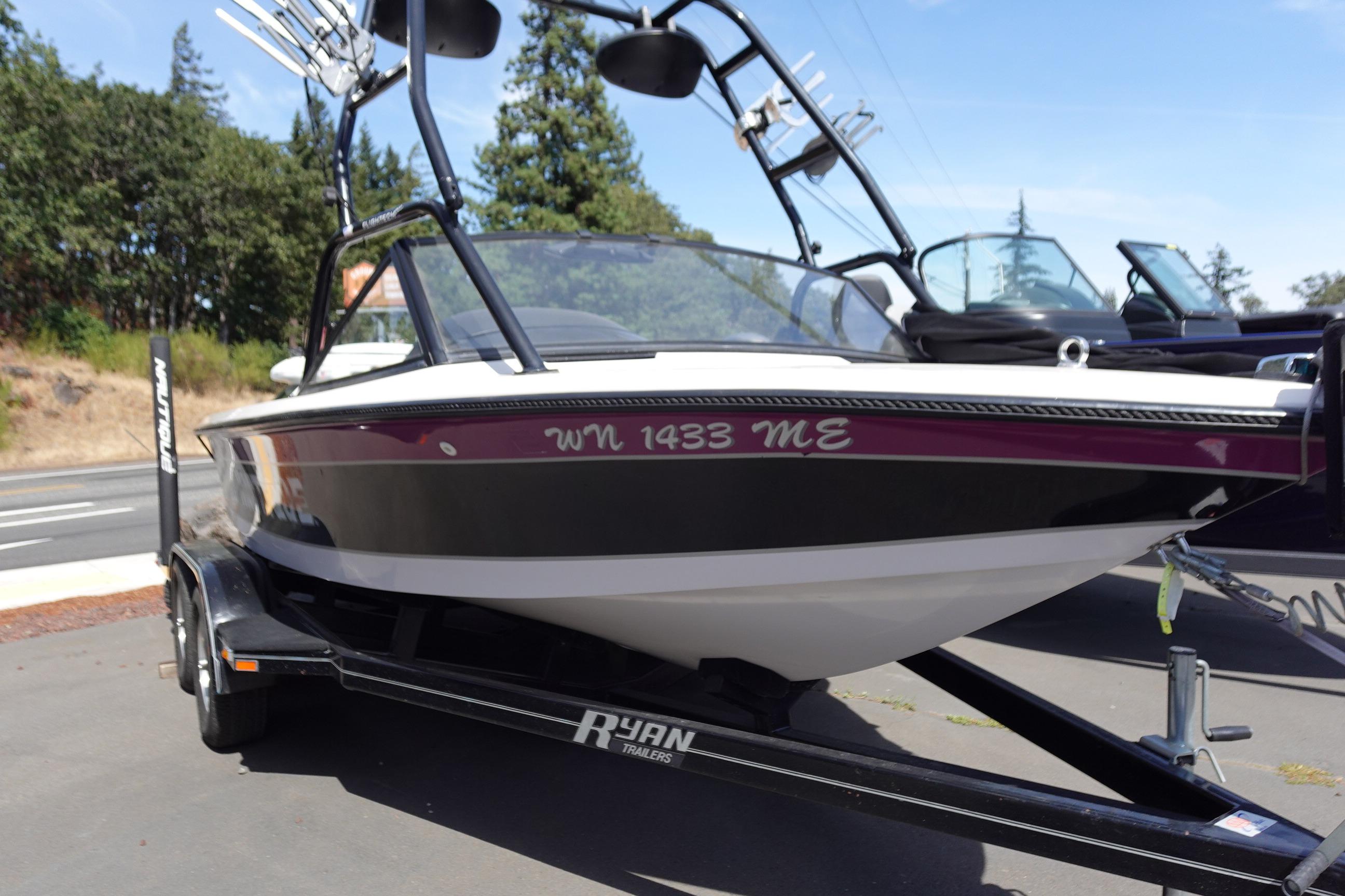 1993 Correct Craft Ski Nautique 200 Closed Bow