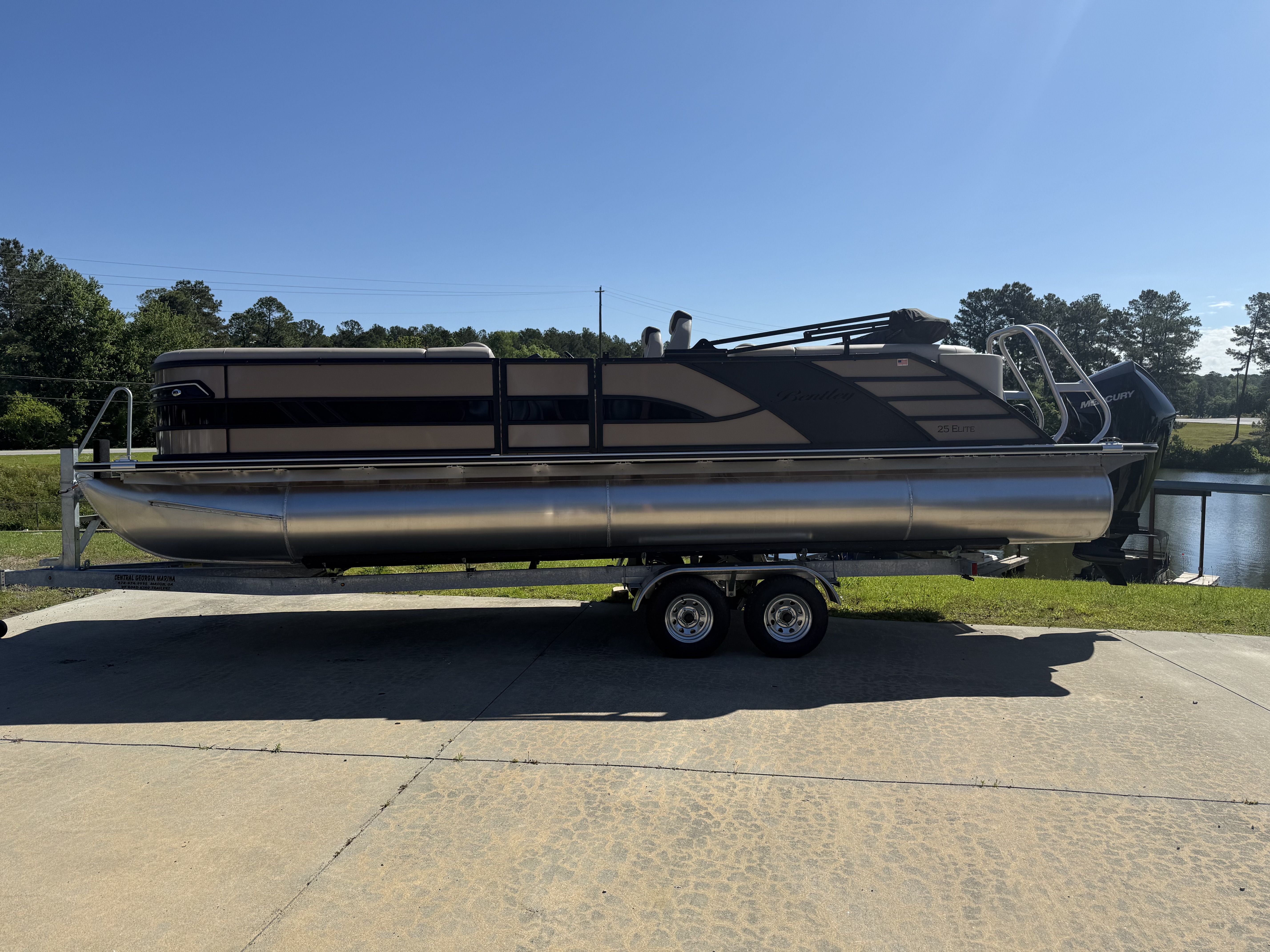 Bentley Pontoons Elite Admiral 253
