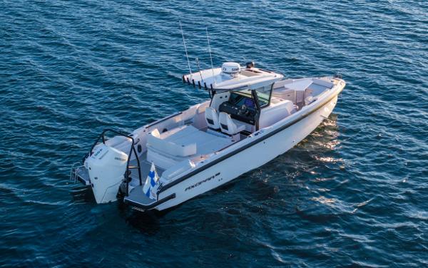 Axopar 29 CCX 2025 Axopar 29 CCX boat on calm blue water, showcasing sleek design and modern features.