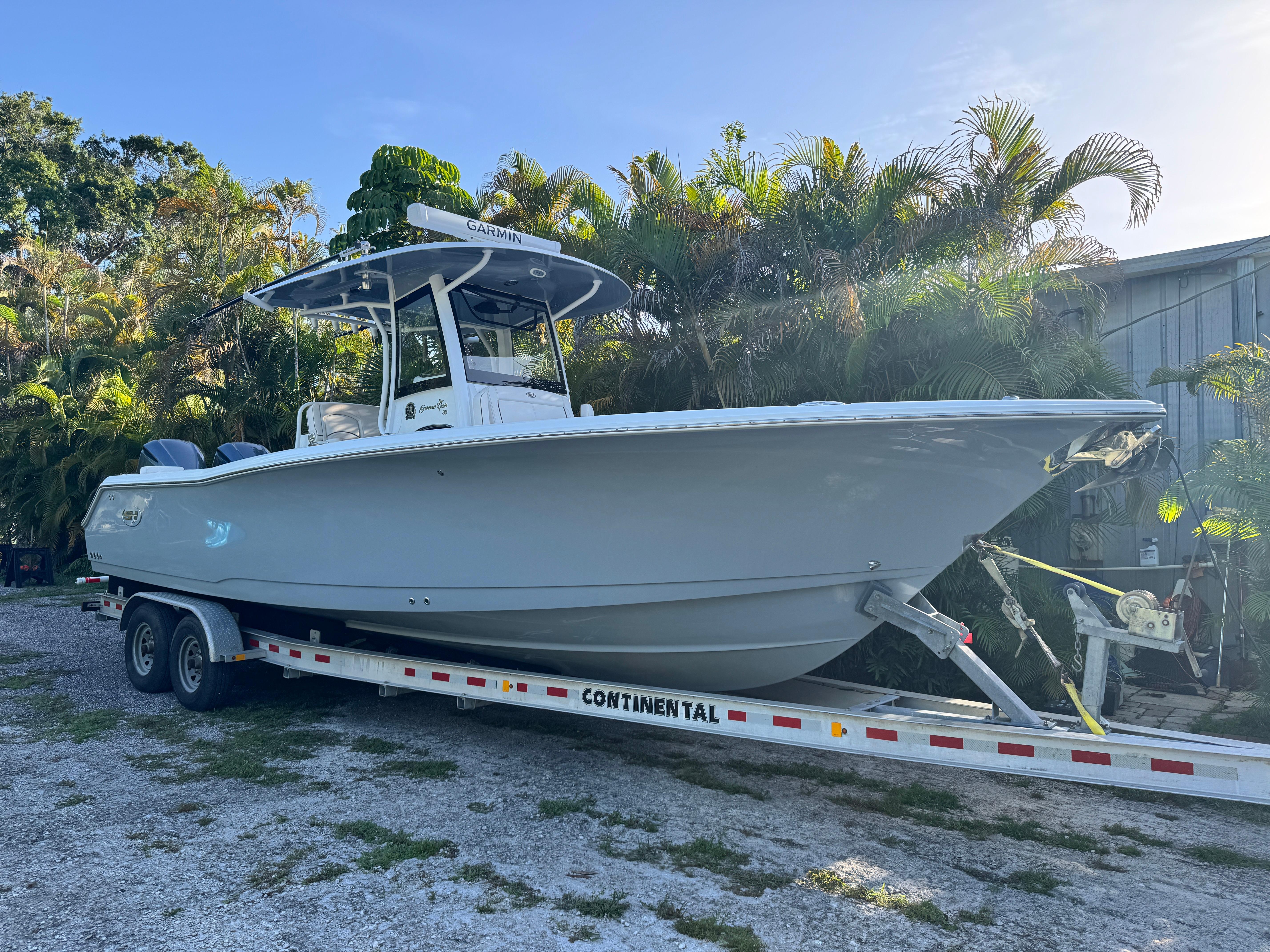 2021 Sea Hunt Gamefish 30 Coffin Box