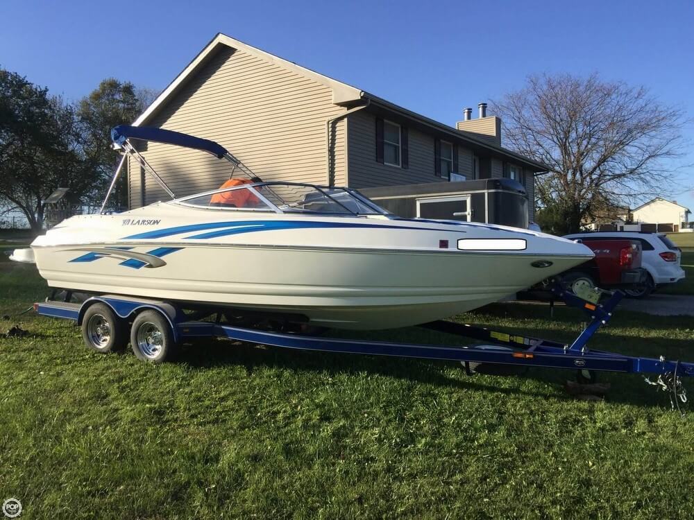 Larson 226 Senza Review - boats.com