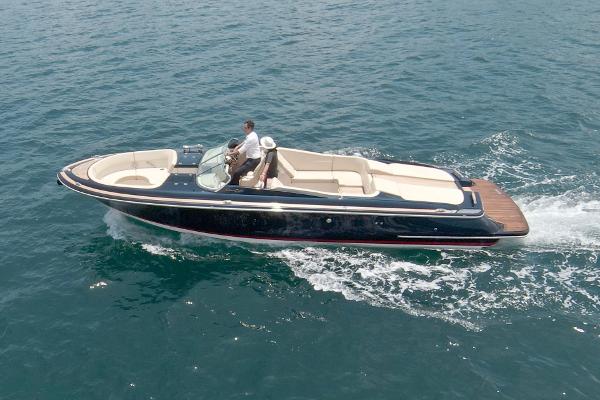 2016 Chris-Craft Launch 32