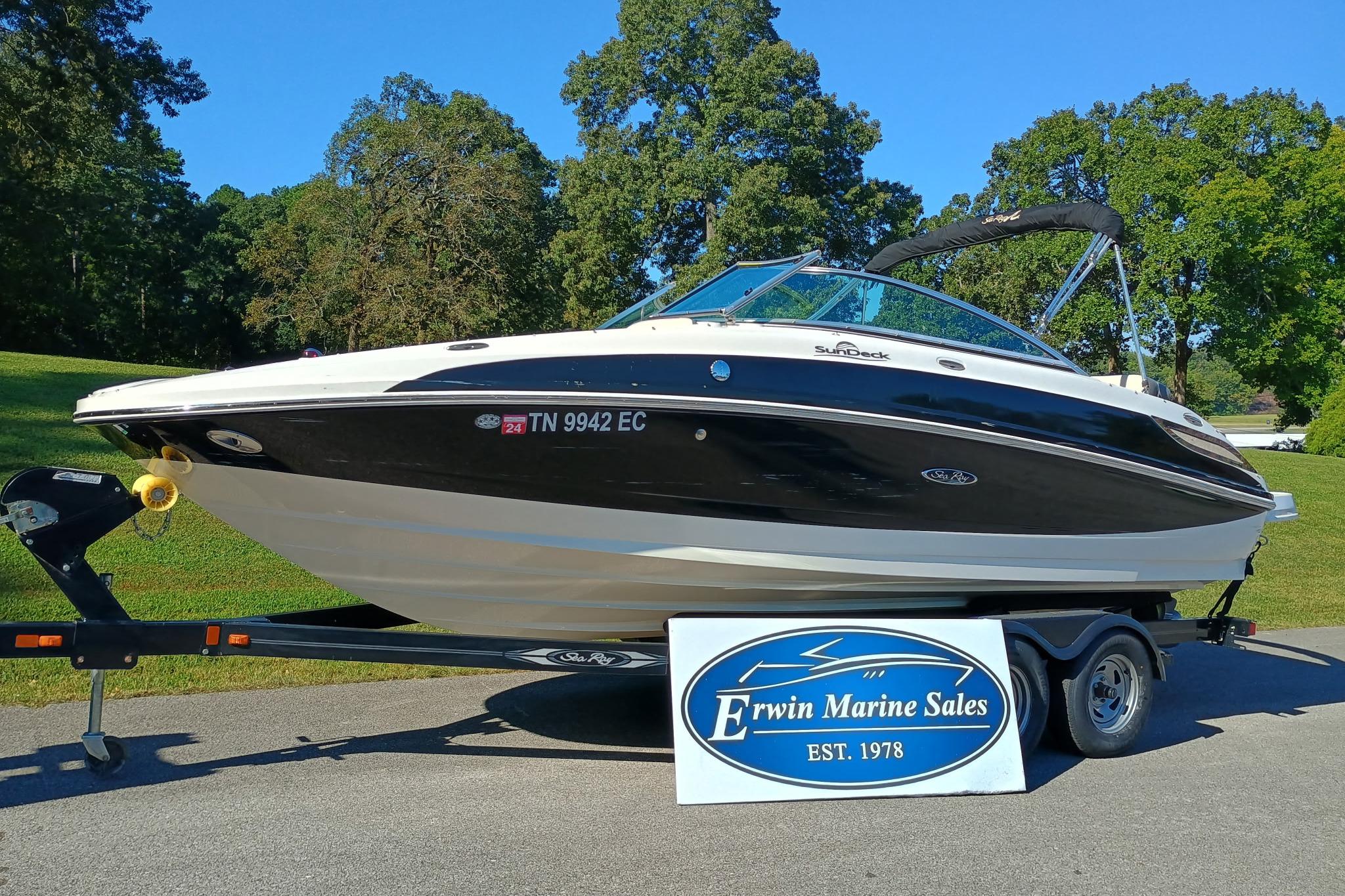 2012 Sea Ray 220 Sundeck