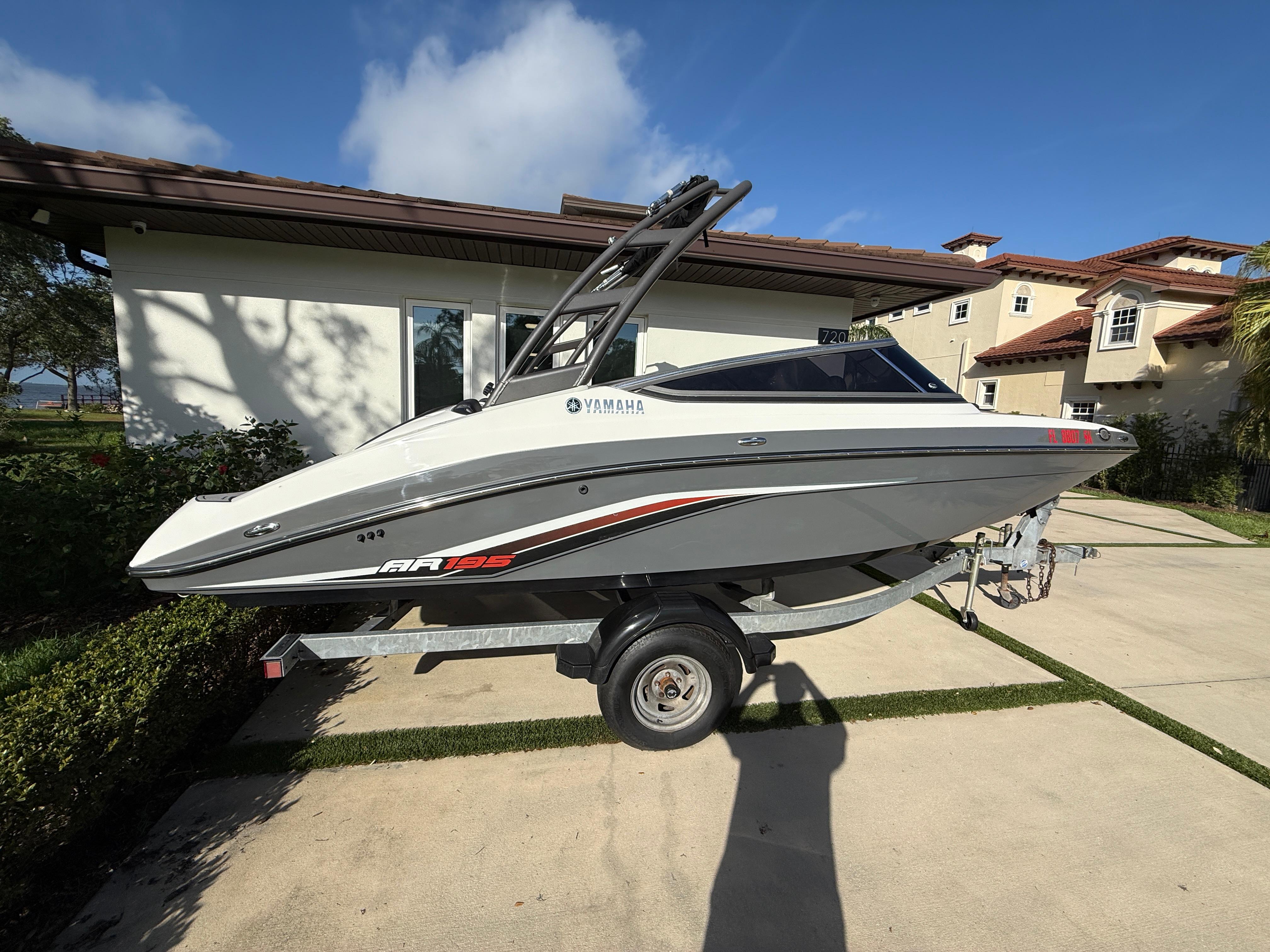 2019 Yamaha Boats AR 195