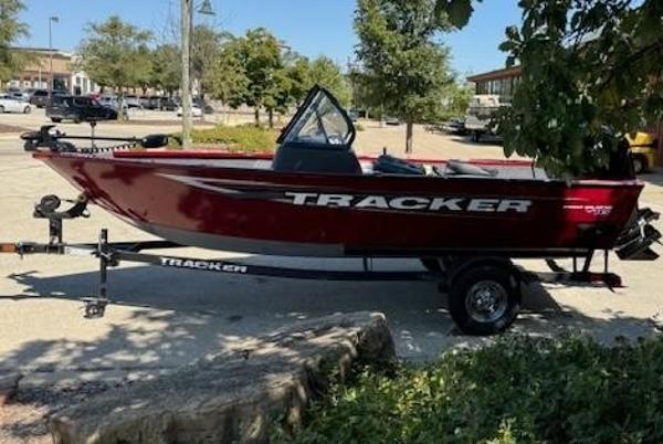 2025 Tracker Pro Guide V-16 WT