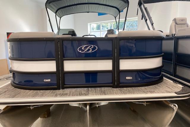 Bentley Pontoons Legacy 243 Swingback 2026 Bentley Pontoons Legacy 243 Swingback, blue and white design, in showroom.