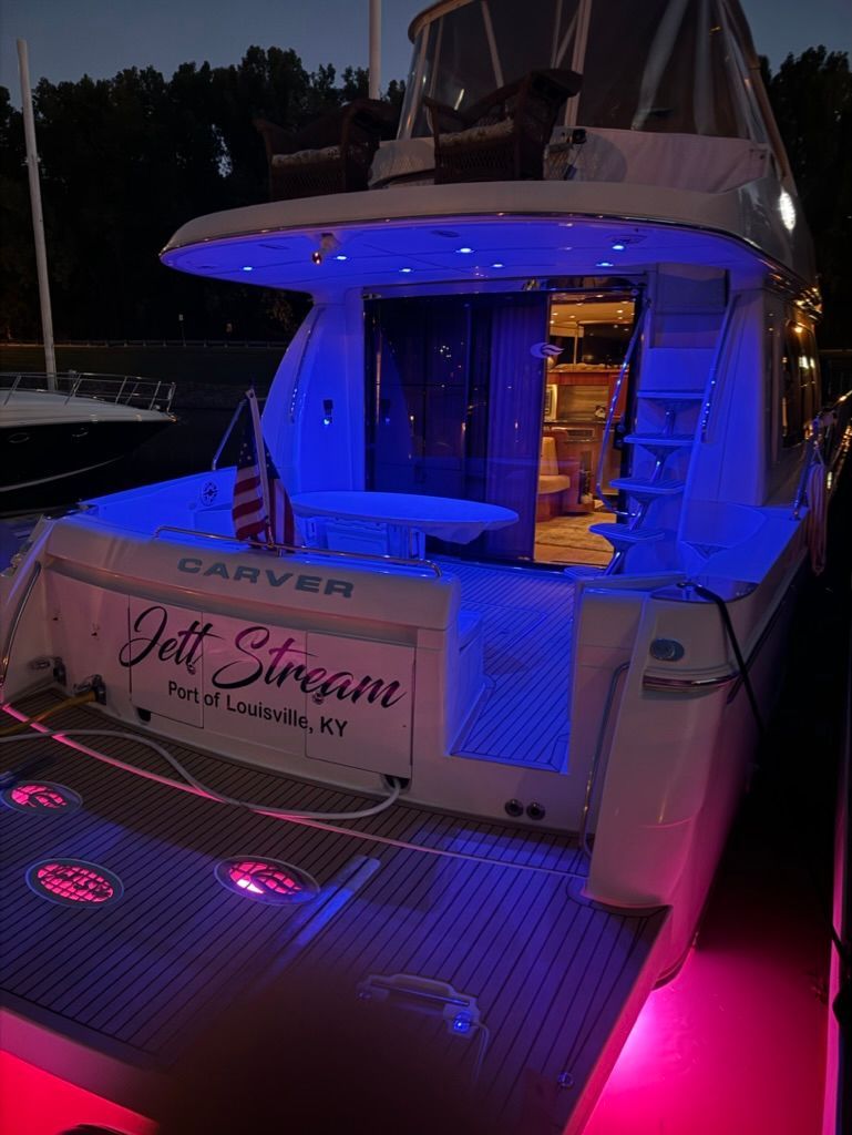 2005 Carver 56 Voyager