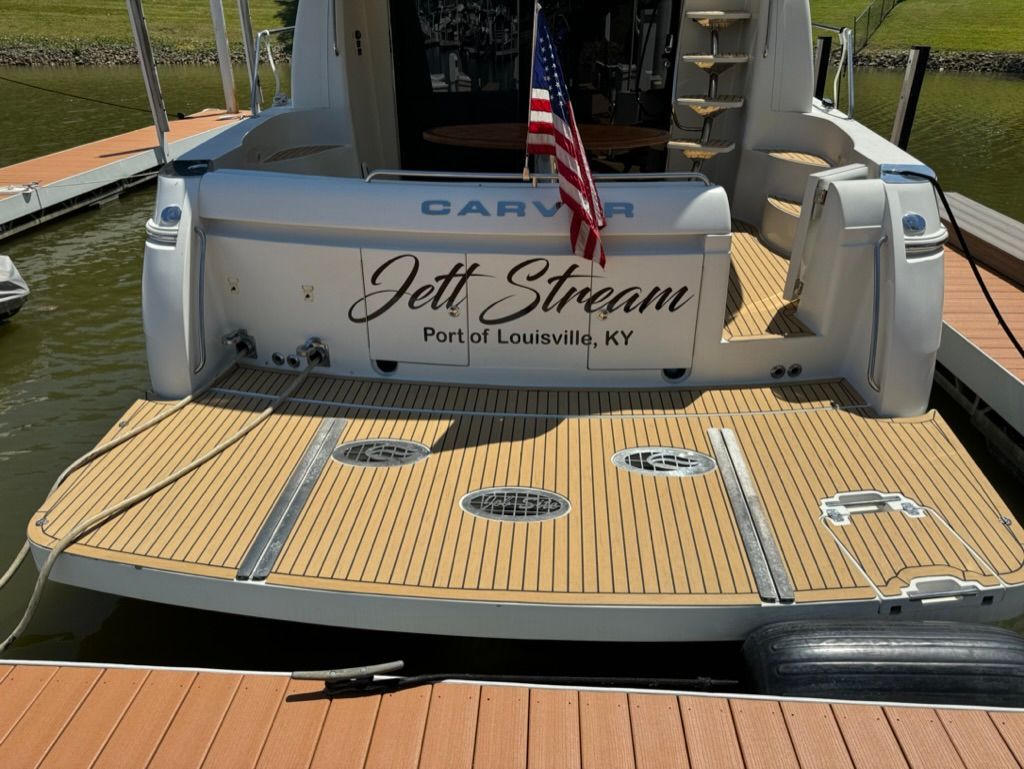 2005 Carver 56 Voyager