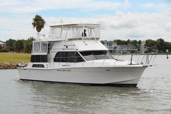 Chris-Craft 480 Catalina 1989 Chris-Craft 480 Catalina yacht cruising on a calm waterway.