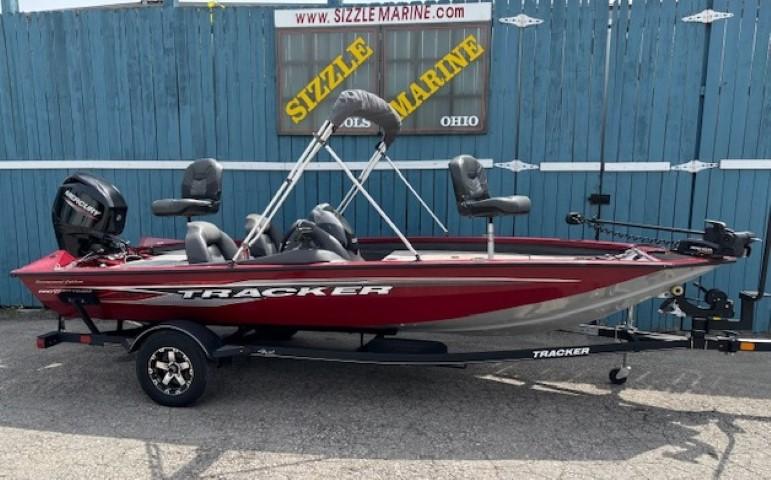 Tracker Pro Team 175 TXW Tournament Edition 2020 Tracker Pro Team 175 TXW Tournament Edition boat, red, parked at Sizzle Marine.