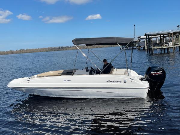 2022 Hurricane SunDeck Sport 201 OB